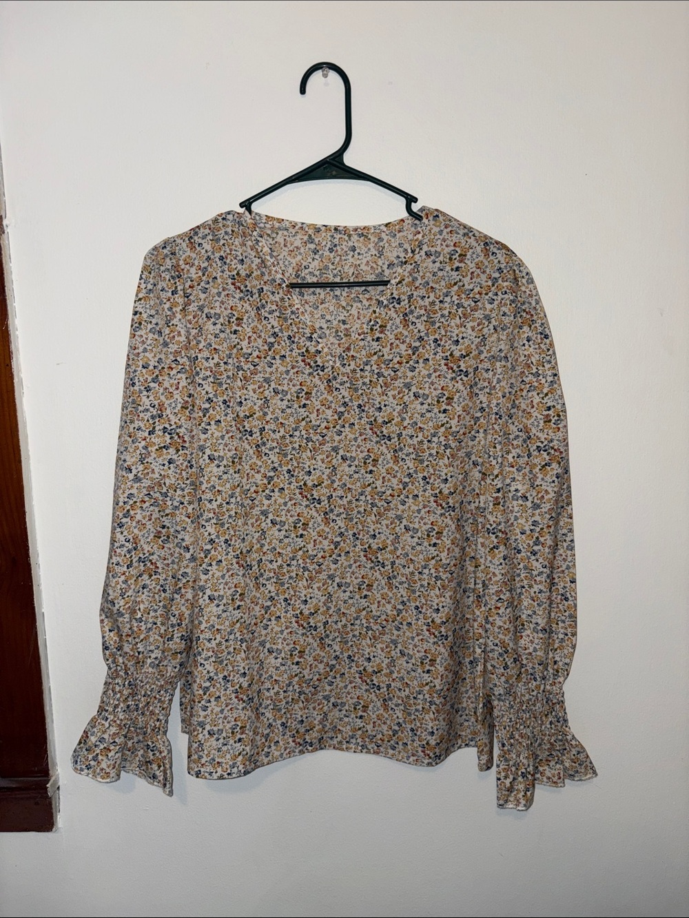 Floral Long-Sleeve Women’s Top - Beige Floral